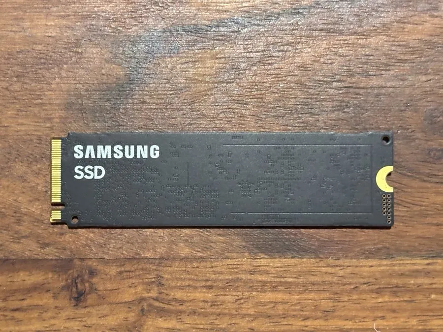 SSD-накопитель Samsung PM9A1 1TB M.2 2280 NVMe PCIe Gen4 x4 SSD MZVL21T0HCLR