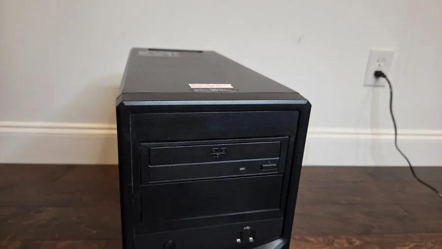 Сервер Dell PowerEdge T110 Tower Server Intel Xeon X3450 2.5 GHz 2 GB Ram No HDD