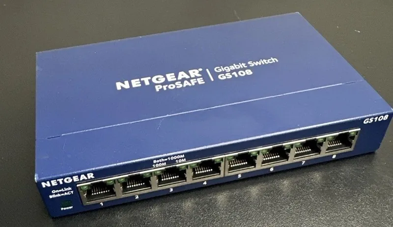 Коммутатор NETGEAR GS108 ProSafe (GS108-400NAS) 8 Port Standalone Gigabit Ethern