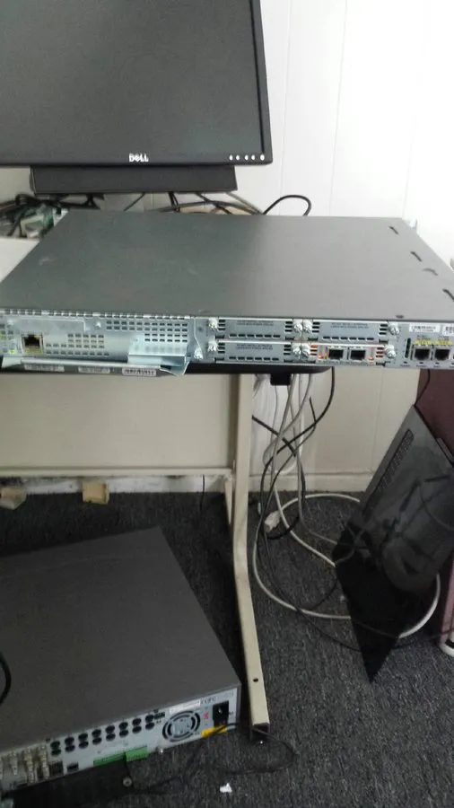 Маршрутизатор Cisco 2811 Voice Bundle: VIC2-2E/M FXO Module + NM-CE-BP + 64MB Fl