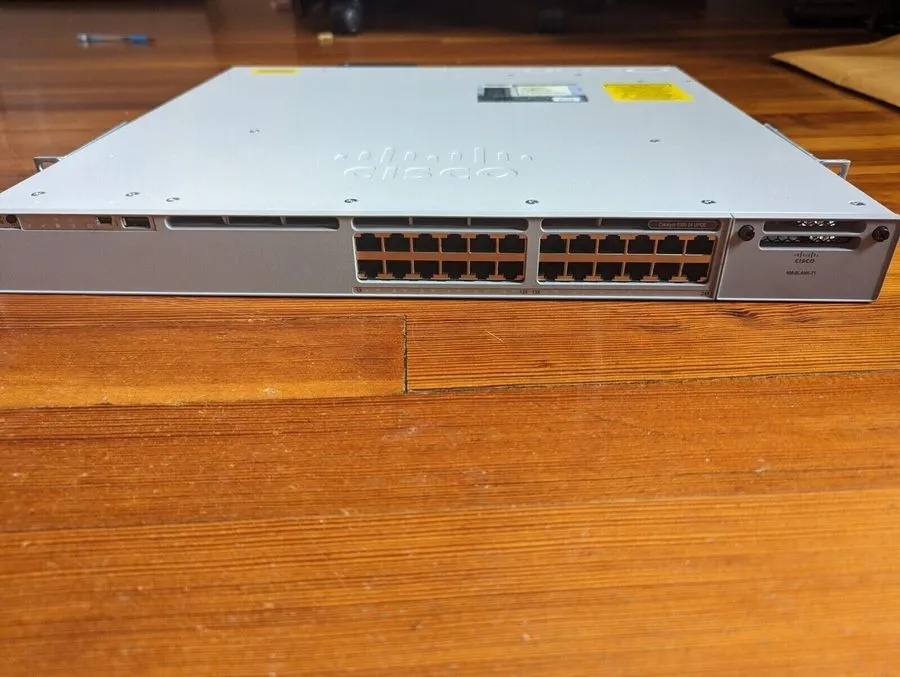Коммутатор Cisco C9300-24P-E Cisco 24 port 3-layer POE core switch