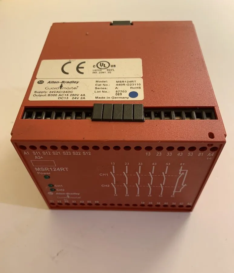 Реле безопасности Allen-Bradley MSR124RT Guardmaster Safety Relay Ser. A