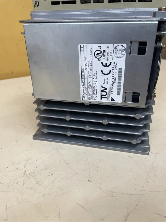 Сервопривод Yaskawa SERVOPACK SGDH-15AE Digital AC 3-Phase Servo Drive 200V 1.5k — фото лота 1
