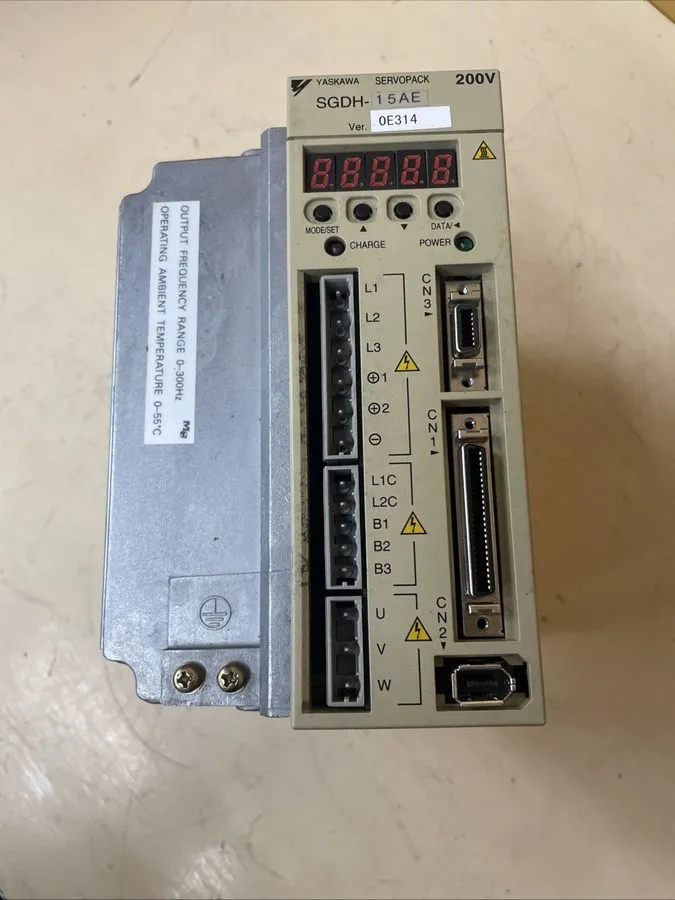 Сервопривод Yaskawa SERVOPACK SGDH-15AE Digital AC 3-Phase Servo Drive 200V 1.5k — фото лота 2