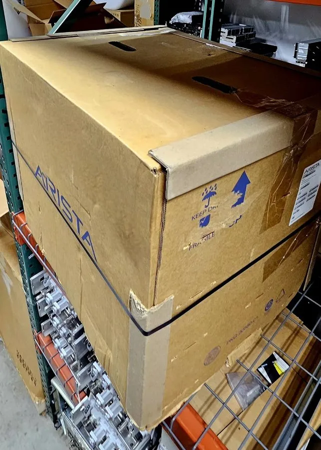 Коммутатор ARISTA DCS-DCS-7808R3-FM2, 7800R3 SERIES FABRIC MODULE — фото лота 1