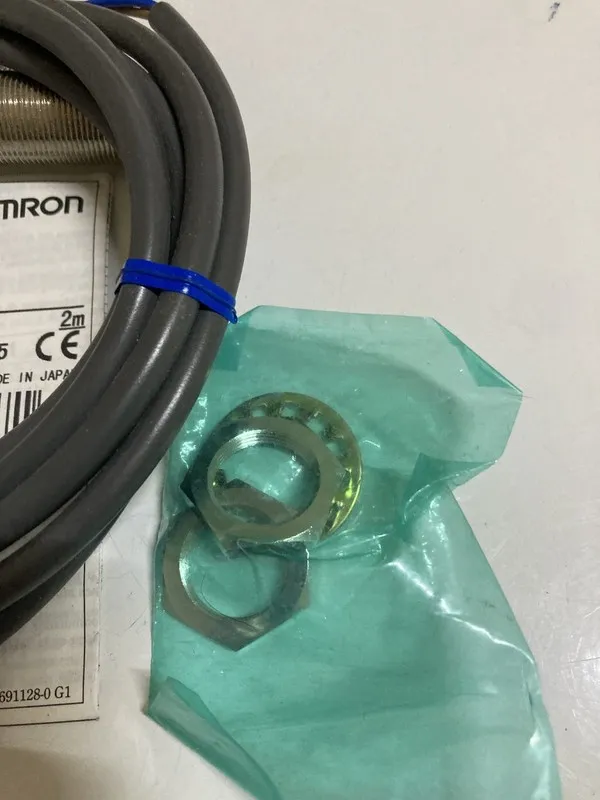 Датчик приближения Omron E2E2-X5B2 Proximity Sensor — фото лота 2