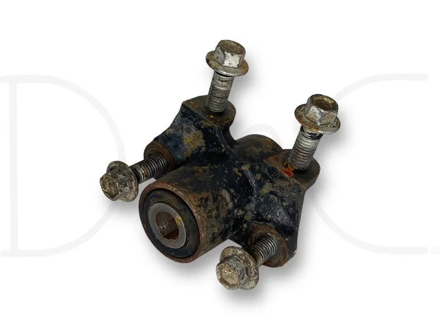 Такелажная скоба 99-04 Ford F250 F350 4X4 4WD Front Shackle Frame Mount Bracket  — фото лота 1