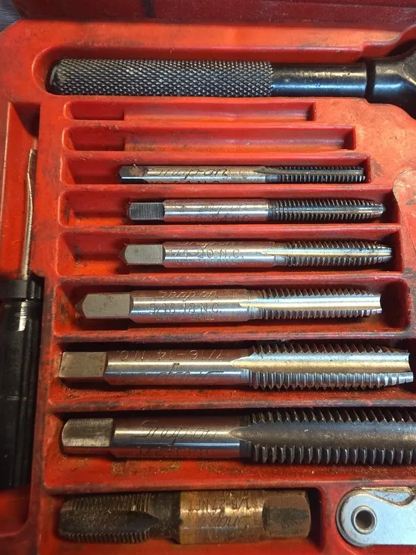 Режущий инструмент Snap On TD-2425 Tap & Die Set Missing One Piece Pre Owned
