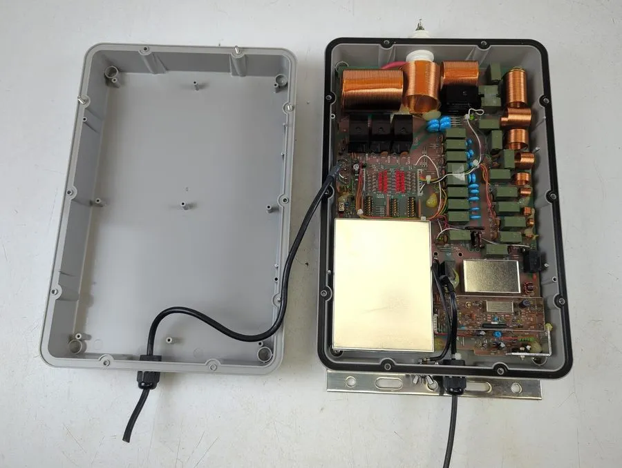 Антенный тюнер Icom AT-140 Automatic Antenna Tuner