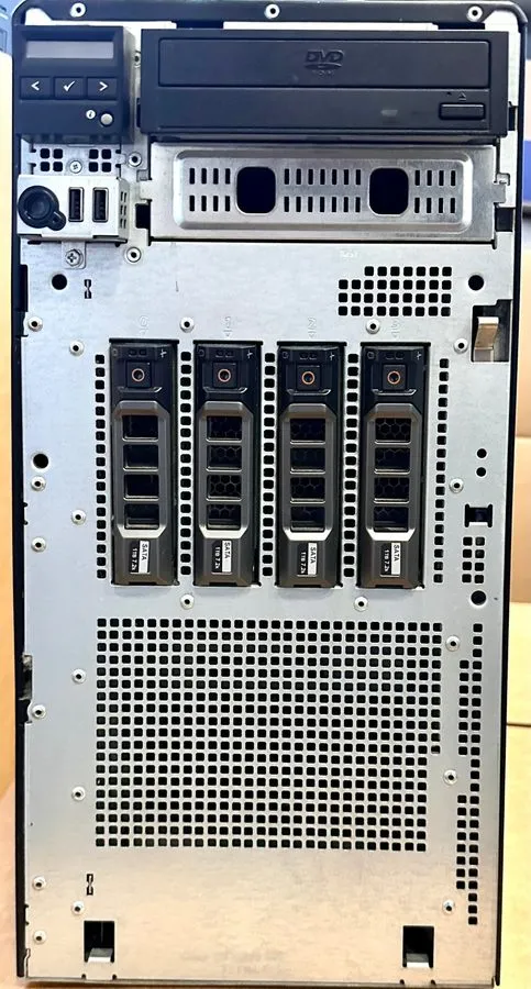 Сервер Dell PoweEdge T310 Server XEON Quad Core X3440 2.40GHz 32GB PERC H200A 4x