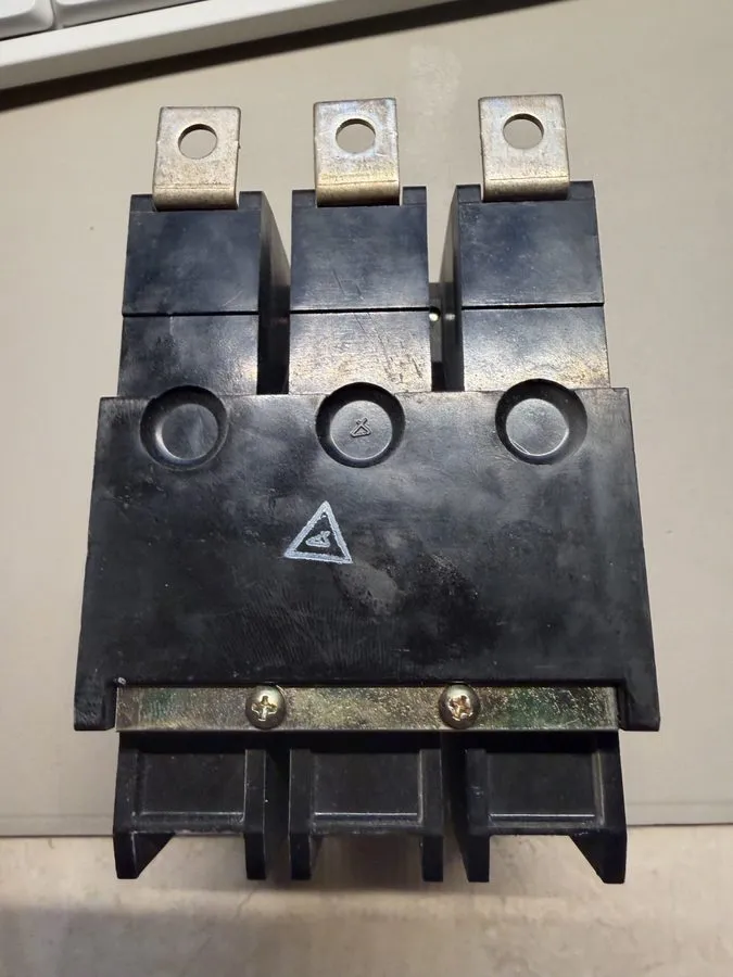 Автоматический выключатель Cutler Hammer GHB3030 30A 480V 3-Pole Circuit Breaker