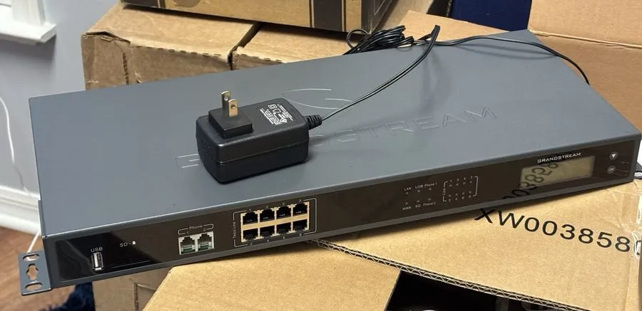IP-телефон Grandstream UCM6208 IP PBX Phone System Excellent Condition — фото лота 1