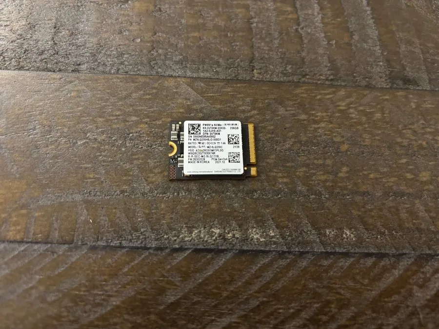 SSD-накопитель Samsung PM991a 256GB NVMe SSD MZ-9LQ256C M.2 2230 PCIe Gen3 x4 31