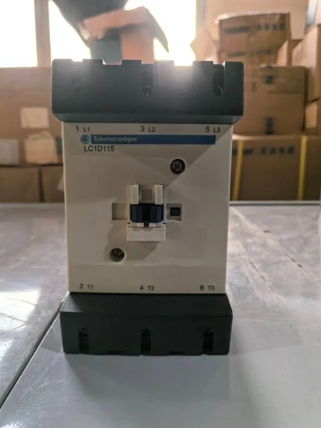 Контактор LC1D11500M5C Schneider TeSys Deca series 3P contactor 440V 115A 220VAC