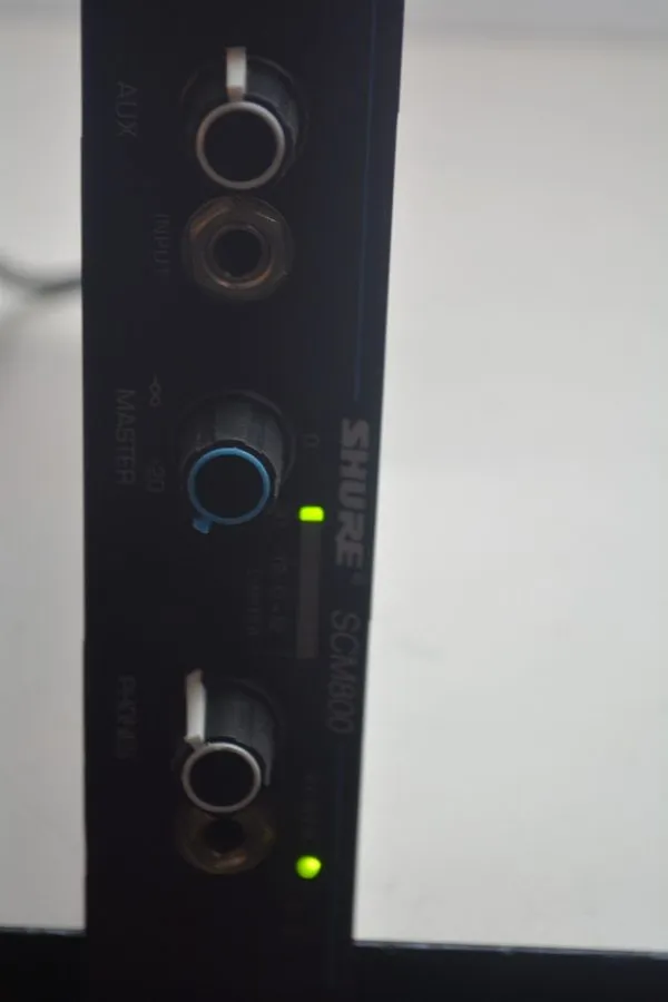 Микшерный пульт Shure SCM800 Rackmount Professional 8 Channel Microphone Mixer