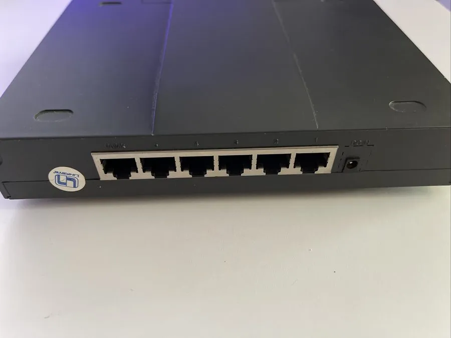 Коммутатор Linksys Network Everywhere NH1005 V2 Fast Ethernet 5 Port Hub