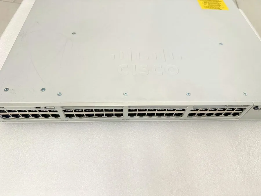 Коммутатор Cisco C9300-48T-A