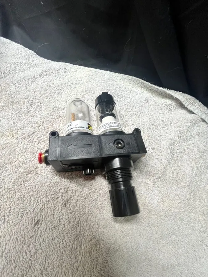 Трубопроводная арматура Master Pneumatic Filter Pressure Regulator & Gage CFRL10 — фото лота 1