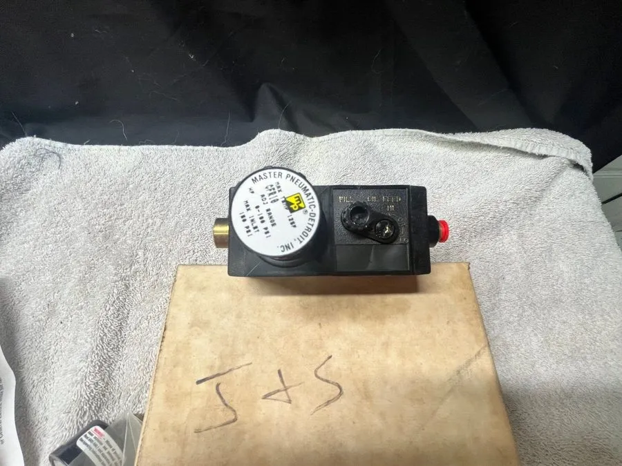Трубопроводная арматура Master Pneumatic Filter Pressure Regulator & Gage CFRL10 — фото лота 2