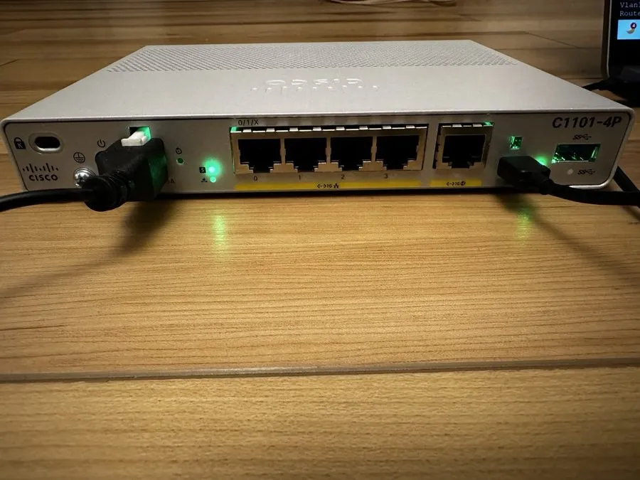 Маршрутизатор Cisco ISR 1100 Series C1101-4P Enterprise Router 4 LAN 1 WAN Gigab