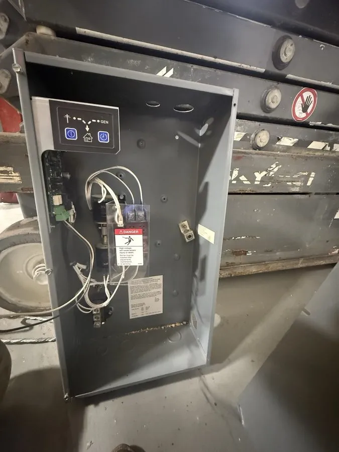Энергооборудование Lennox ATS-100-WHI Automatic Transfer Switch — фото лота 2