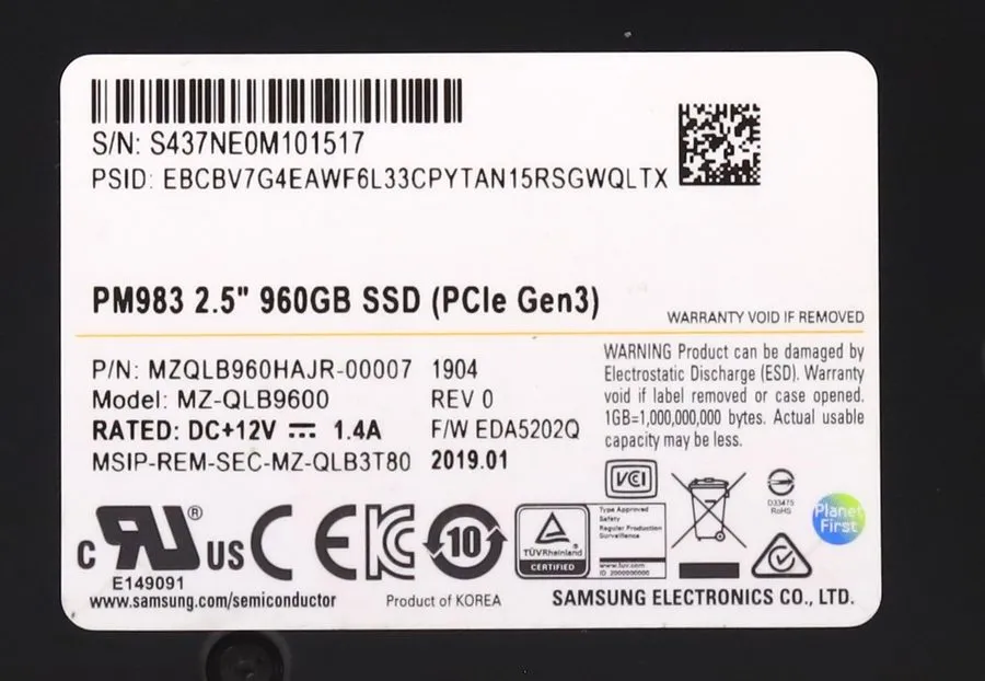 SSD-накопитель Samsung PM983 960GB MZ-QLB9600 MZQLB960HAJR-00007 PCIe Gen3 2.5" 