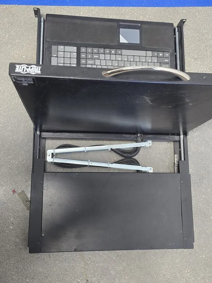 KVM-переключатель Tripp-Lite B021-000-19 Kvm 1U Rackmount Switch 19Inch Touchpad — фото лота 1