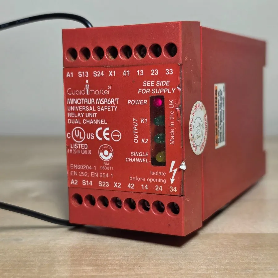 Реле безопасности Allen-Bradley 440R-C23017 Safety Relay MSR6R/T 24V AC/DC Ser B