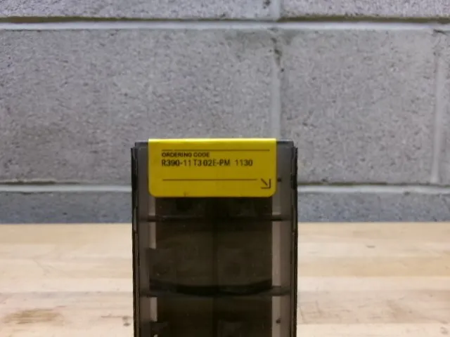 Режущий инструмент 25pk MILLING INSERT R390-11 T3 08M-KL 3040 Sandvik Coromant