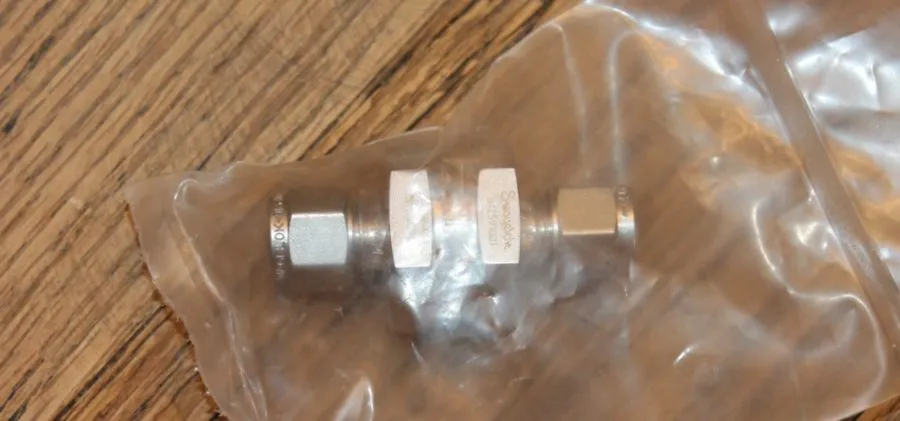 Клапан Swagelok 3/8" Poppet Check Valve, 1 psi, 316L, SS-CHS6-1