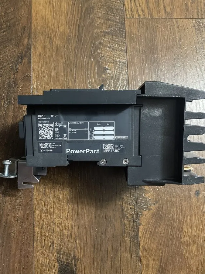 Автоматический выключатель SQUARE D BGA34015Y 15A 35kA@480V 3P POWERPACT I-LINE