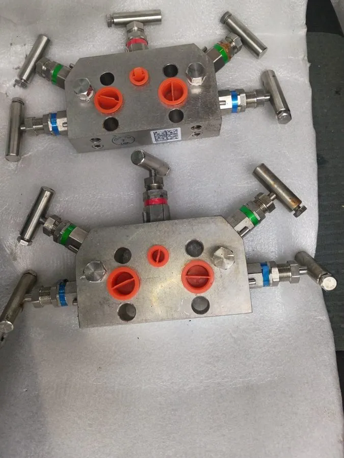 Клапан Emerson Rosemount 5-valve integral/coplanar manifold Rosemount 305 series — фото лота 1