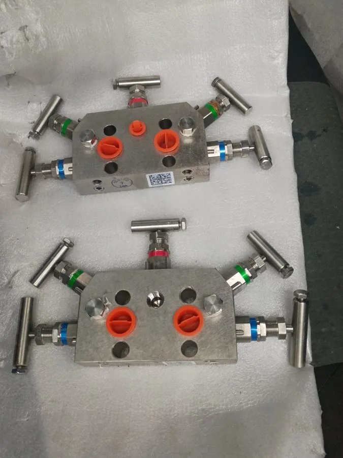 Клапан Emerson Rosemount 5-valve integral/coplanar manifold Rosemount 305 series — фото лота 2