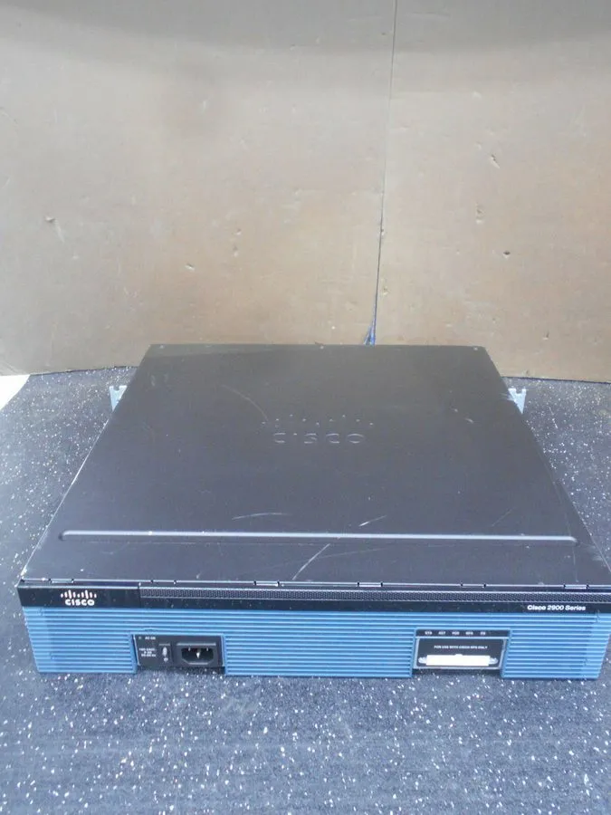 Маршрутизатор Cisco 2921 2900 Series 3-Port Gigabit Wired Router