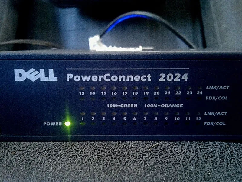 Коммутатор Dell PowerConnect 2024, 24-Port RJ-45, 10/100 Unmanaged Ethernet SWIT