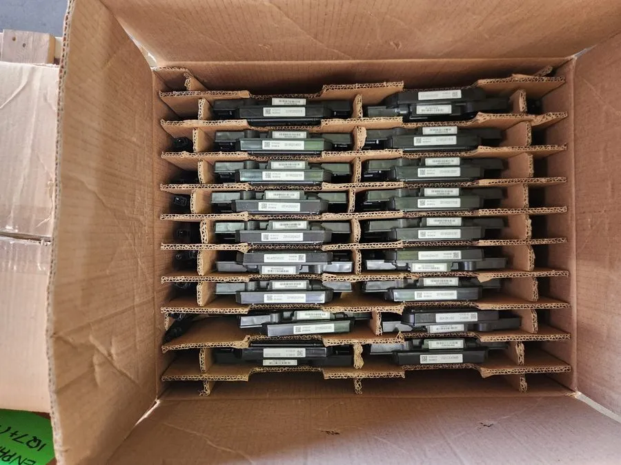 Инвертор A full box of Enphase IQ7-60-2-US Microinverter