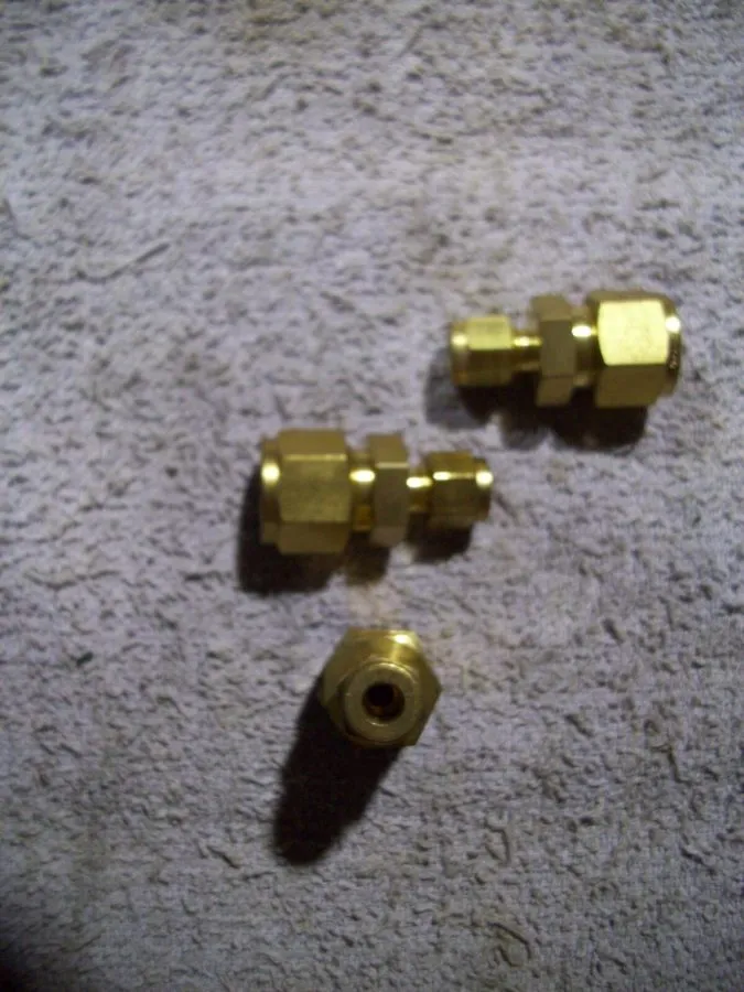 Фитинг Swagelok B-810-6-4 Brass Swagelok Tube Fitting FNSP