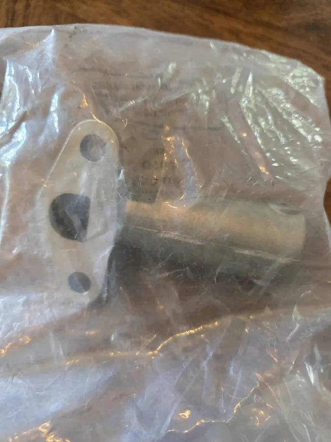 Клапан 23512901 60 Series Detroit Diesel Oil Pressure Regulator Valve