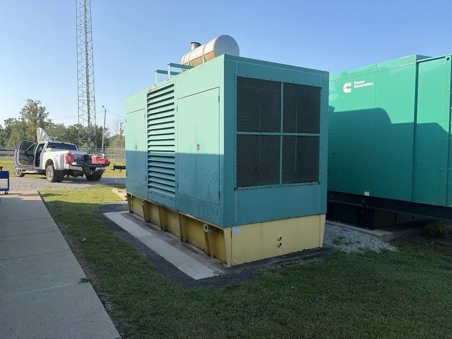 Дизель-генератор Cummins DFGB 600 kW Enclosed Diesel Generator with Subbase 1000 — фото лота 1