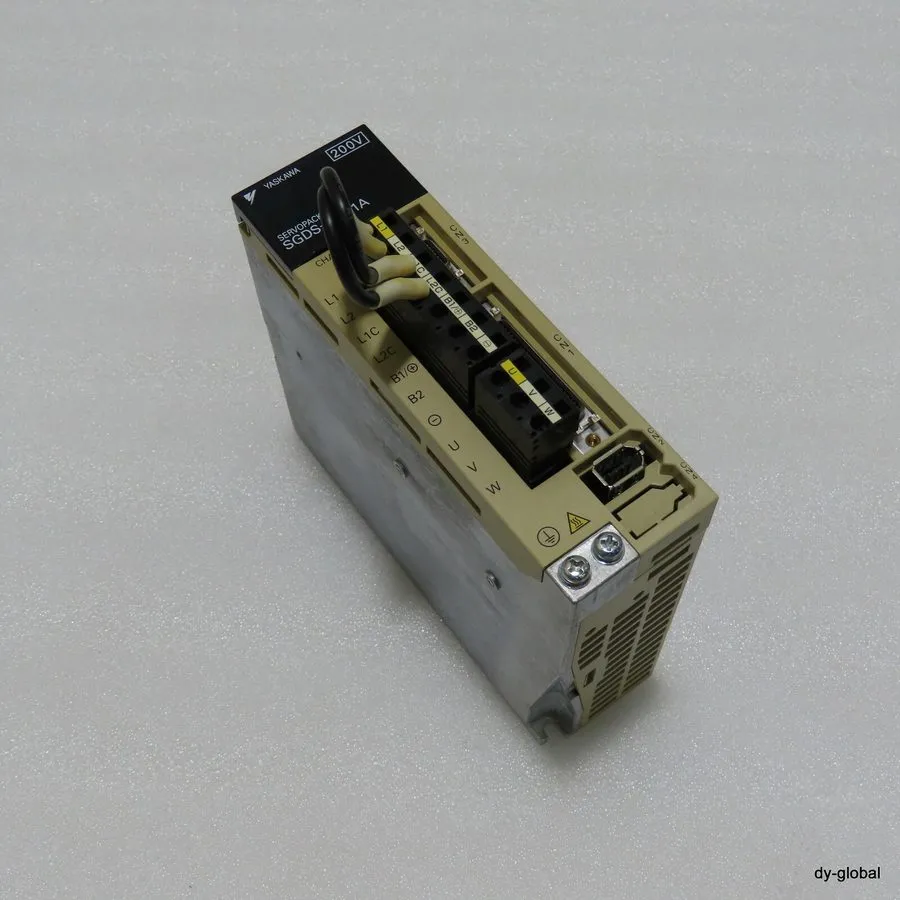 Сервопривод Yaskawa 100W Servopack SGDS-01A01A AC Servo Drive