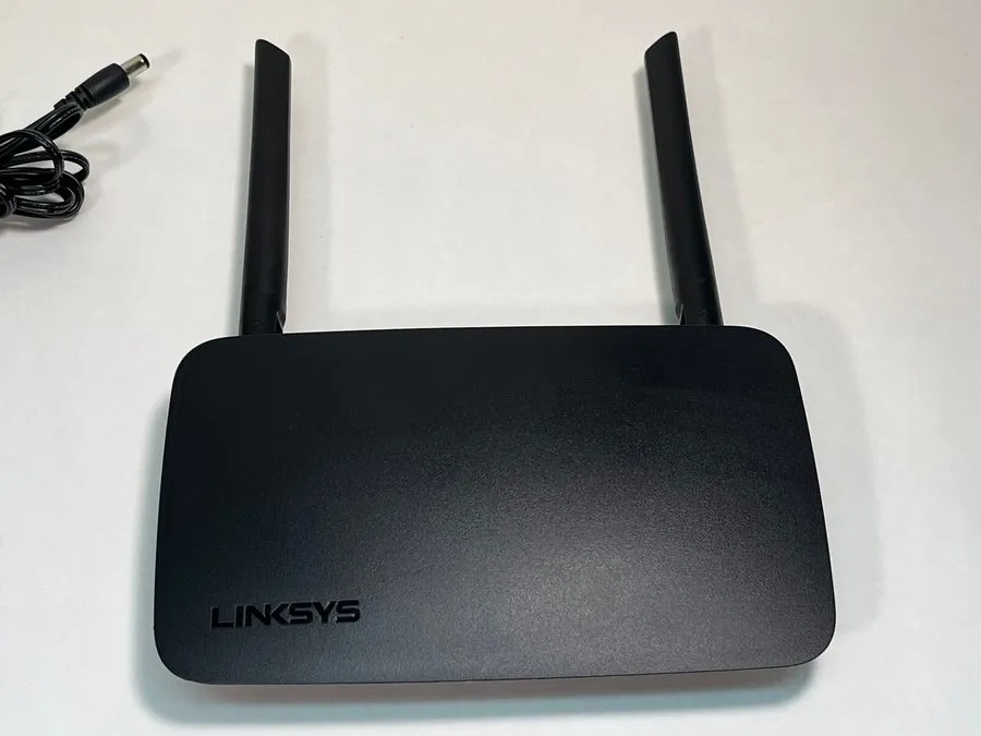 Маршрутизатор Linksys AC1200 Dual-Band WiFi 5 Router Model E5600