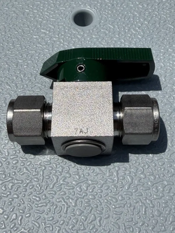 Клапан Swagelok SS-8P6T SS Quarter Turn Instrument Plug Valve FNSP