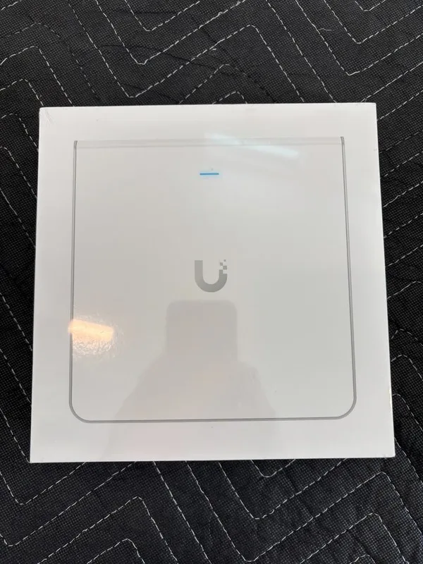 Точка доступа Wi-Fi Ubiquiti UniFi U6 Enterprise Radio access point 4 U6-ENTERPR — фото лота 1