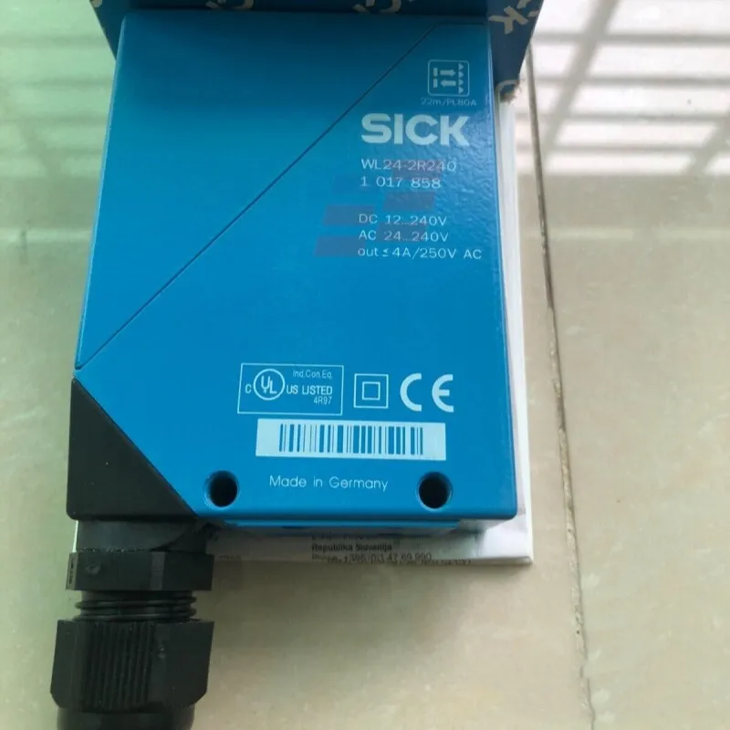 Фотоэлектрический датчик Sick WL24-2R240 Photoelectric Sensor 1017858