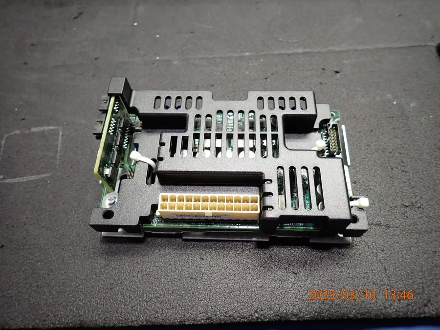 Бэкплейн IBM 01LJ163 Battery Backplane Board IBM V9000 AC3 SAN Server Volume Con — фото лота 1