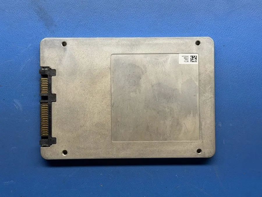 SSD-накопитель Intel DC S3700 200GB SATA Write Intensive 6Gbps SSD 6P5GN SSDSC2B — фото лота 1