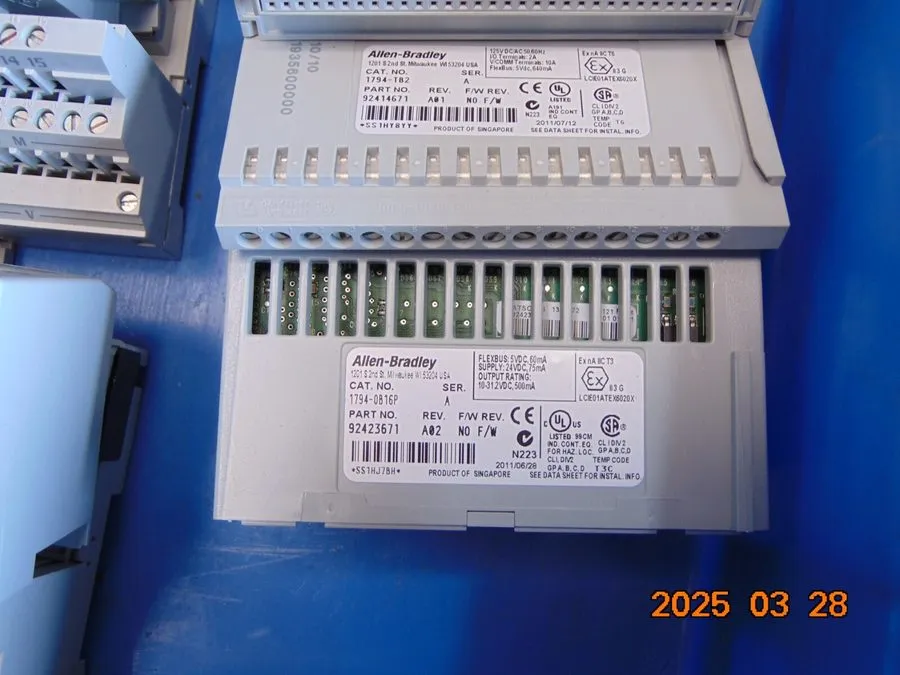 Модуль ввода-вывода Allen Bradley FLEX I/O 1794-OB16P 24VDC Source Output-Protec