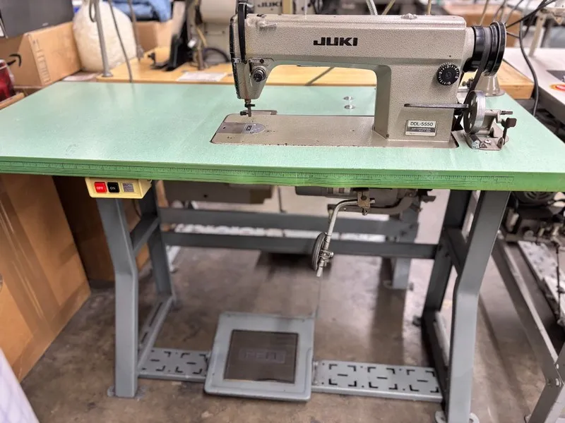 Оборудование рекламного производства Vintage JUKI DDL-5550 Industrial Lockstitch — фото лота 1