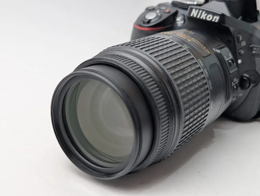 Объектив Nikon AF-S DX NIKKOR 55-300mm f/4.5-5.6G ED VR Telephoto Zoom Lens