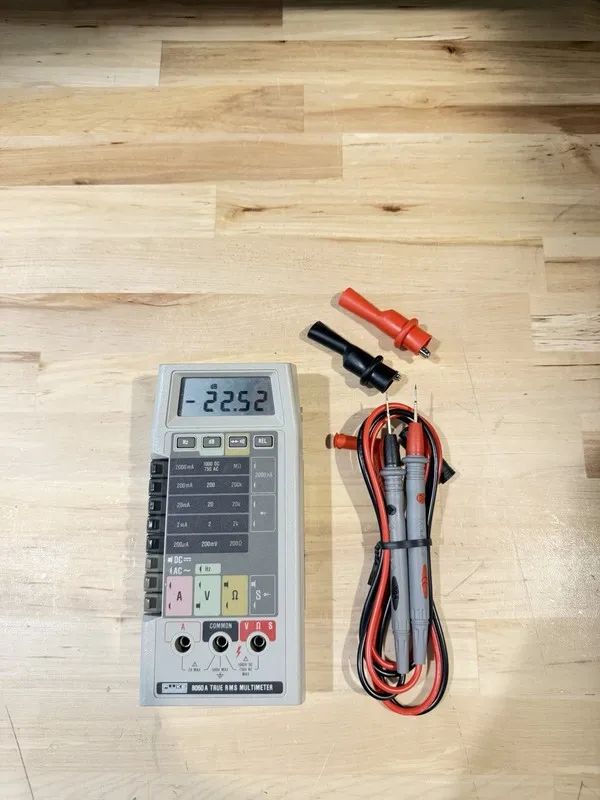 Мультиметр FLUKE 8060A TRUE RMS MULTIMETER W/ LEADS . 3